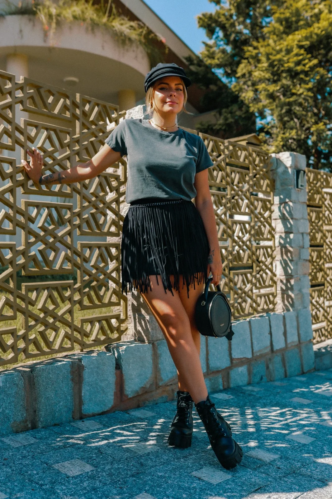 Tshirt Feminina Estonada Lisa Chumbo - Imagem 3