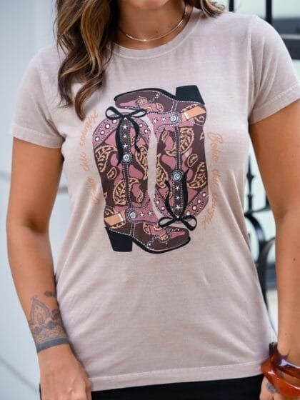 Tshirt Feminina Estonada Camurça Botas