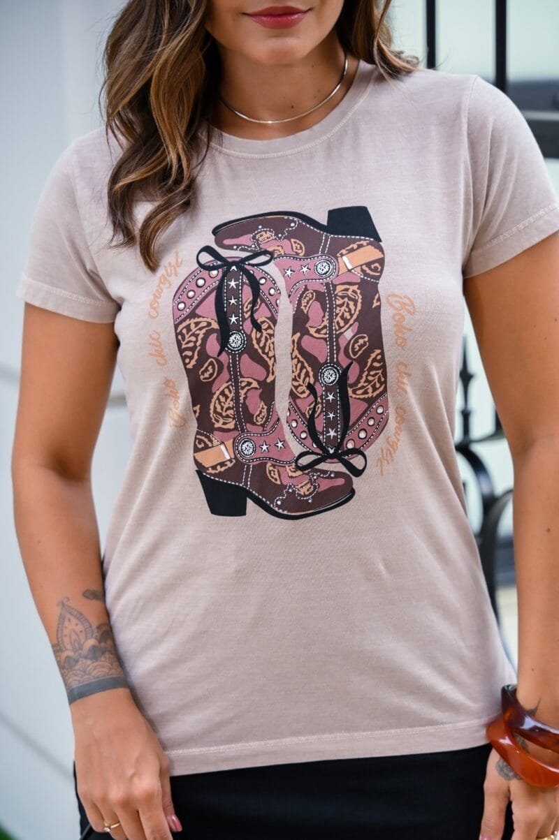 Tshirt Feminina Estonada Camurça Botas