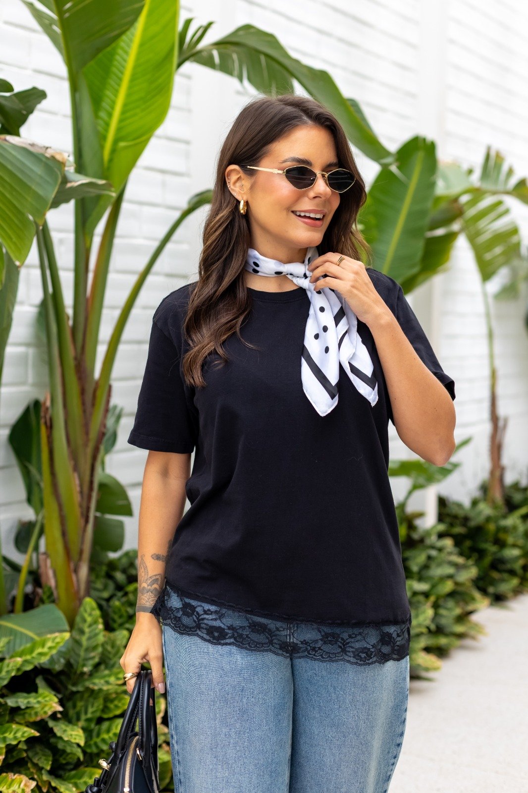 Camiseta Feminina Lisa Preta Renda
