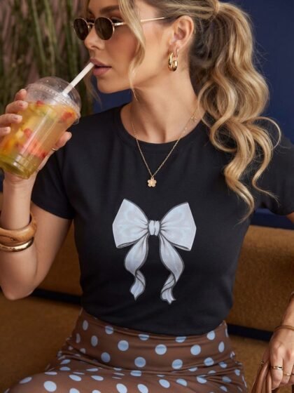 Tshirt Feminina Preta Laços